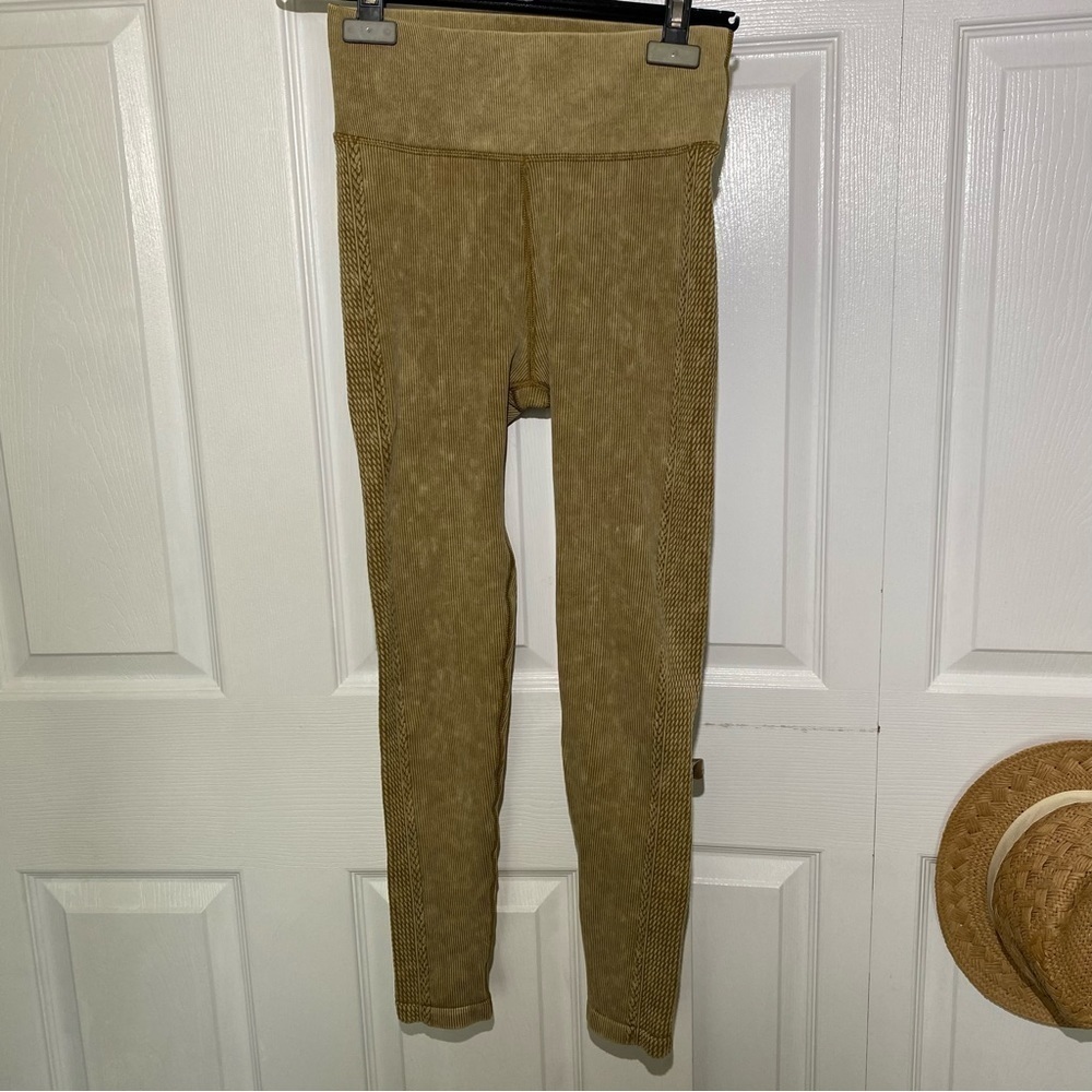 Offline by Aerie Olive Green Carmel Tan High Rise Ribbed 7/8 Stretch Leggings S